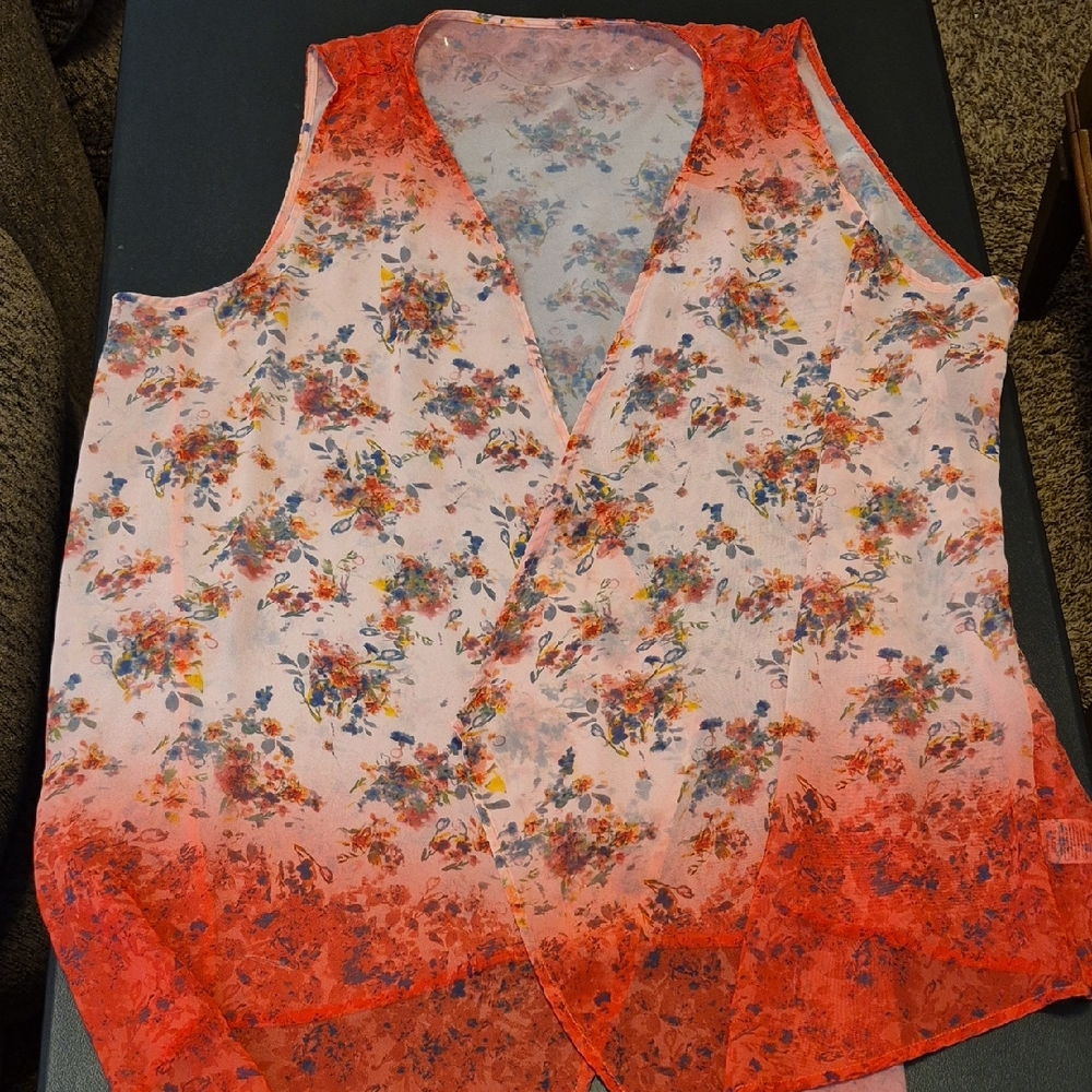 Floral Sleeveless Women's Top - Red and White